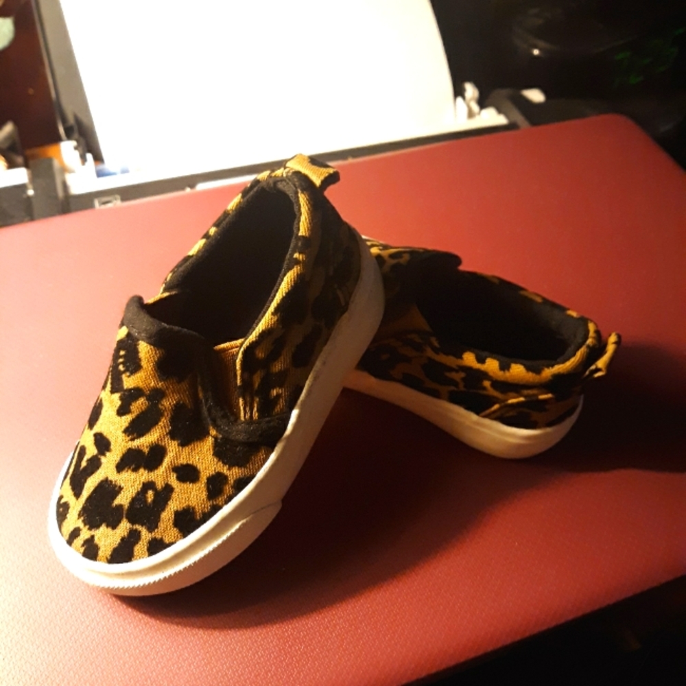 Kid's leopard print shoe